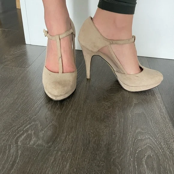 4” heels - Picture 3 of 7